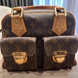 Gorgeous LV Manhattan bag
Some wear and tear,
Used